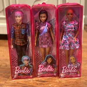 **SOLD**NEW BARBIE FASHIONISTA BUNDLE
